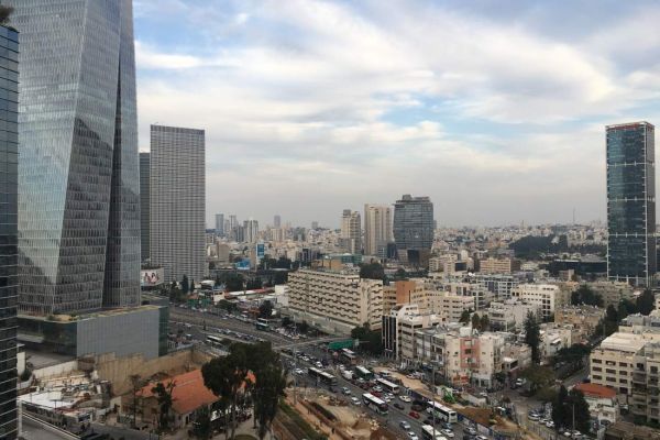 למכירה מספר גדלים במגדל חדש במחלף שלום.